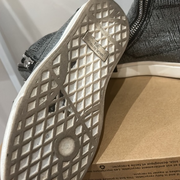 Shoes - Picture 4 of 4